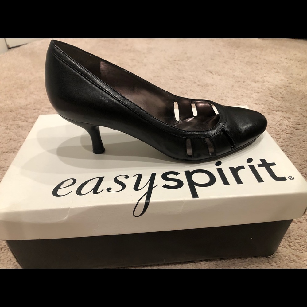 Easy Spirit Black Leather Heels!! Size 5